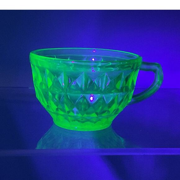 Jeanette Windosr Other - Jeanette Windsor Cube Green Depression Glowy Glass Cup